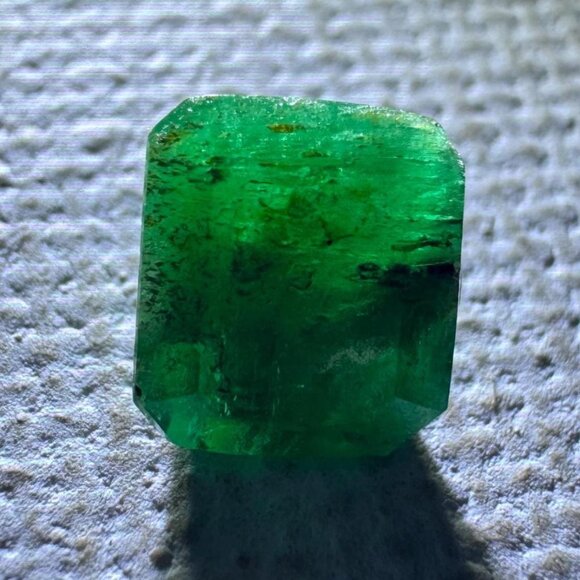 Emerald - 0.90 cts 6mm x 5.5mm x 3.6mm - Swat Valley - Picture 2 of 7